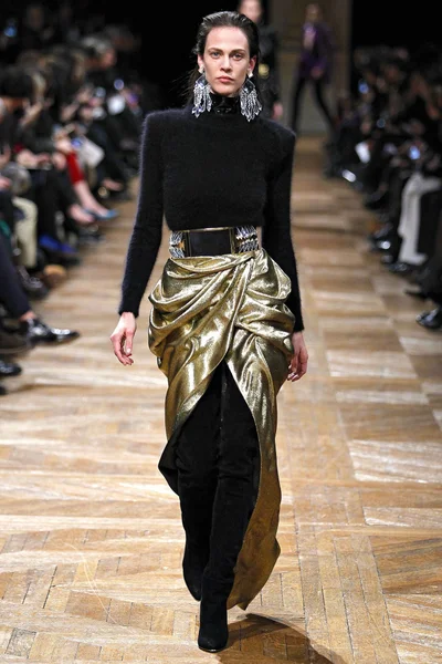 Look 32